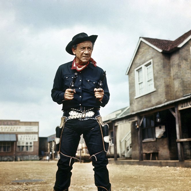 Carry On Cowboy - Van film - Sidney James