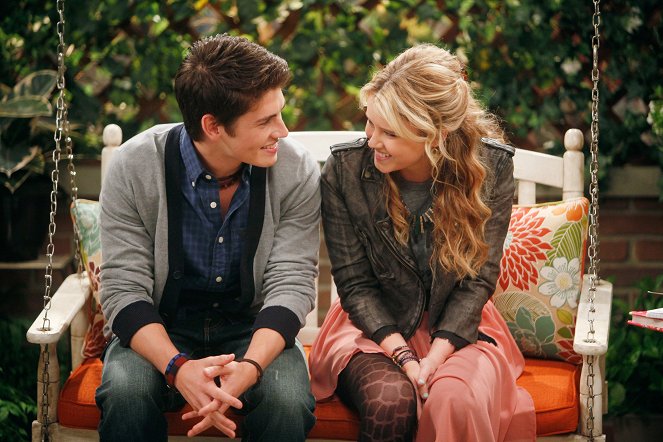 Melissa & Joey - Season 2 - All Up in My Business - Kuvat elokuvasta - Gregg Sulkin, Taylor Spreitler