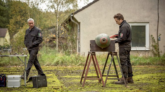 Tatort - Bombengeschäft - Van film - Ralph Herforth, Adrian Topol