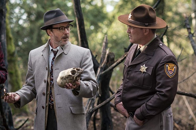 Project Blue Book - The Scoutmaster - Van film - Aidan Gillen, Ty Olsson