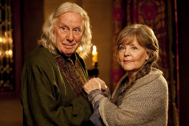 Merlin - Love in the Time of Dragons - Photos - Richard Wilson, Pauline Collins