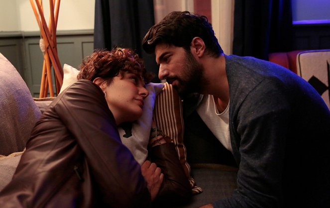 Bir Aşk İki Hayat - Kuvat elokuvasta - Bergüzar Korel, Engin Akyürek