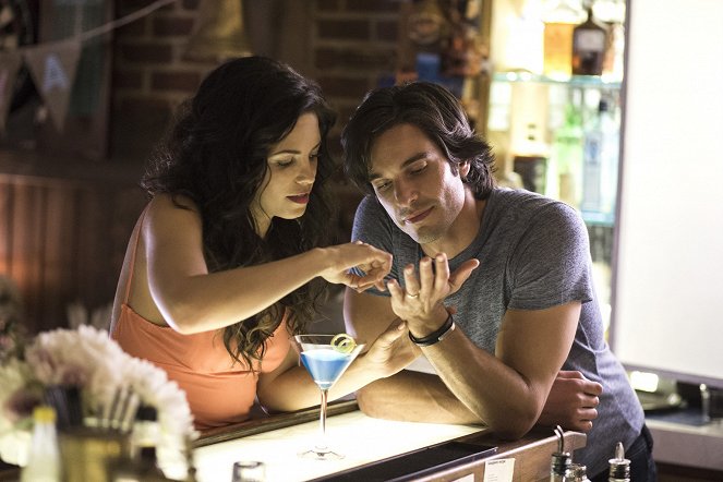 Witches of East End - Sex, Lies, and Birthday Cake - Van film - Jenna Dewan, Daniel di Tomasso