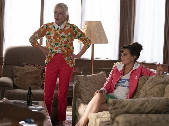 SMILF - Season 2 - Should Mothers Incur Loss Financially? - Photos - Frankie Shaw