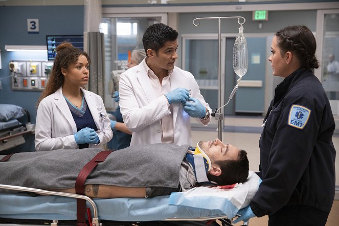 The Good Doctor - Season 2 - Trampoline - Photos - Antonia Thomas, Nicholas Gonzalez