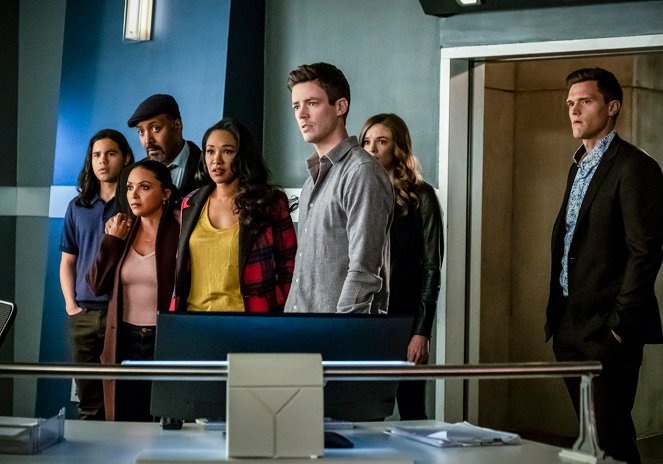 The Flash - Time Bomb - Photos - Carlos Valdes, Danielle Nicolet, Jesse L. Martin, Candice Patton, Grant Gustin, Danielle Panabaker, Hartley Sawyer