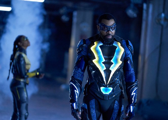 Black Lightning - The Book of the Apocalypse: Chapter One: The Alpha - Van film - Cress Williams