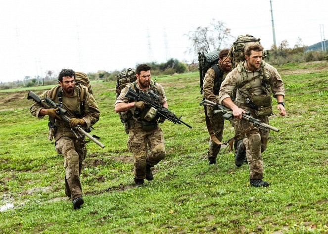 SEAL Team - You Only Die Once - Filmfotók - Justin Melnick, A. J. Buckley, Max Thieriot