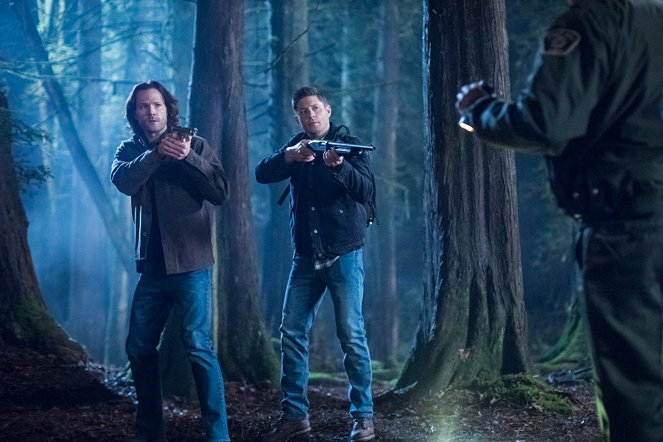 Hrozba z temnoty - Don't Go In the Woods - Z filmu - Jared Padalecki, Jensen Ackles