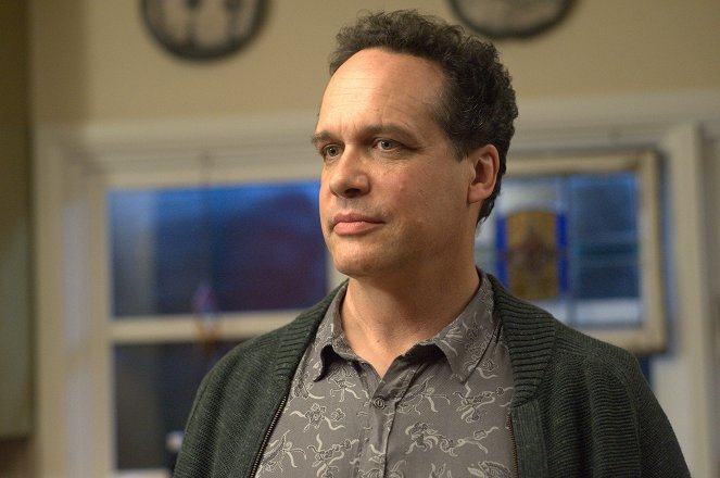Better Things - Nesting - Photos - Diedrich Bader