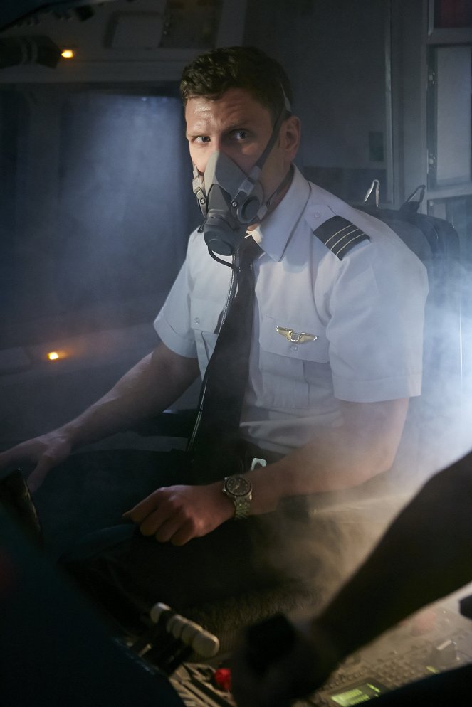 Mayday - Alarm im Cockpit - Season 15 - Wettlauf gegen das Feuer - Filmfotos