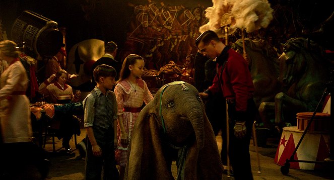Dumbo - Kuvat elokuvasta - Finley Hobbins, Nico Parker, Colin Farrell