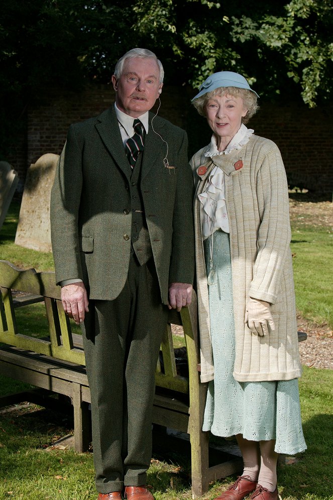 Agatha Christie Marple kisasszonya - Season 1 - Gyilkosság a paplakban - Promóció fotók - Derek Jacobi, Geraldine McEwan