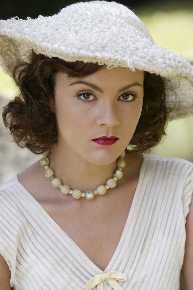 Agatha Christie Marple kisasszonya - Season 1 - Gyilkosság a paplakban - Promóció fotók - Rachael Stirling