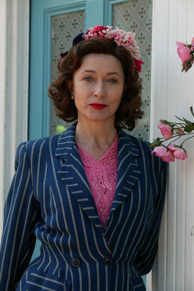Agatha Christie's Marple - Ein Mord wird angekündigt - Werbefoto - Cherie Lunghi