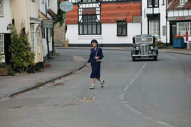 Agatha Christie Marple kisasszonya - Gyilkosság meghirdetve - Filmfotók - Keeley Hawes