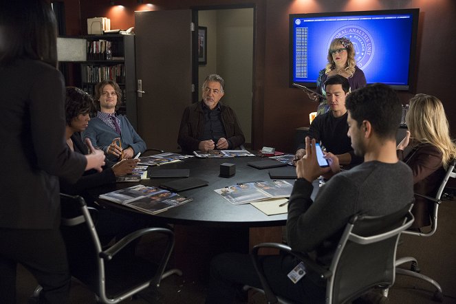Criminal Minds - Season 13 - Pesthauch - Filmfotos - Aisha Tyler, Matthew Gray Gubler, Joe Mantegna, Kirsten Vangsness, Daniel Henney