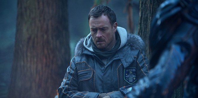 Lost in Space - Diamonds in the Sky - Photos - Toby Stephens