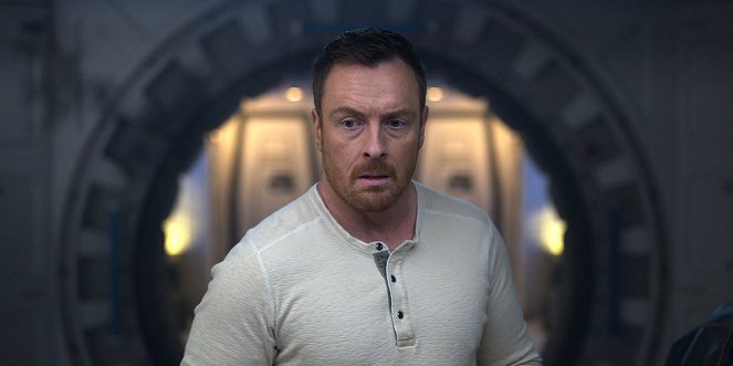 Lost in Space - Season 1 - Diamonds in the Sky - Photos - Toby Stephens