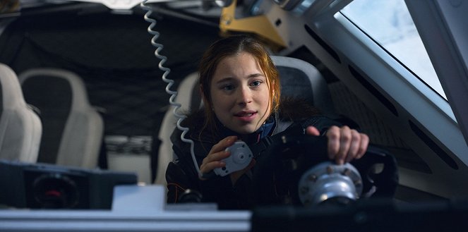 Lost in Space - Diamonds in the Sky - Van film - Mina Sundwall