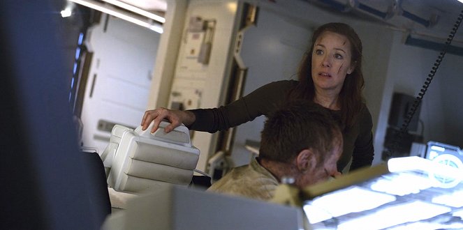 Lost in Space - Infestation - Photos - Molly Parker