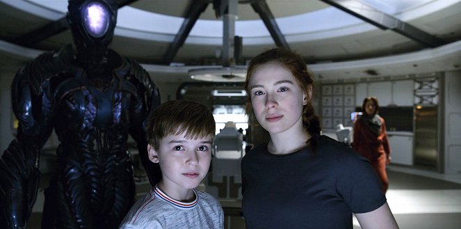 Lost in Space - The Robinsons Were Here - Photos - Maxwell Jenkins, Mina Sundwall