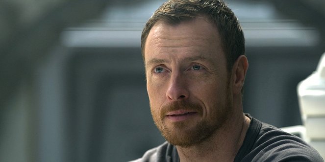 Lost in Space - Eulogy - Photos - Toby Stephens