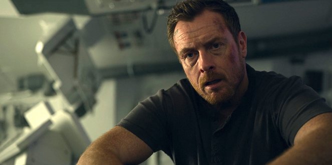 Lost in Space - Trajectory - Photos - Toby Stephens