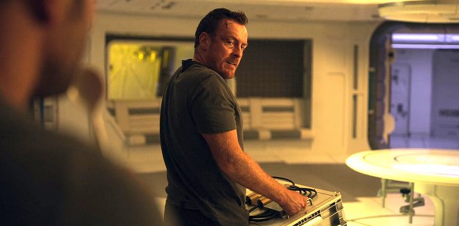 Lost in Space - Trajectory - Photos - Toby Stephens