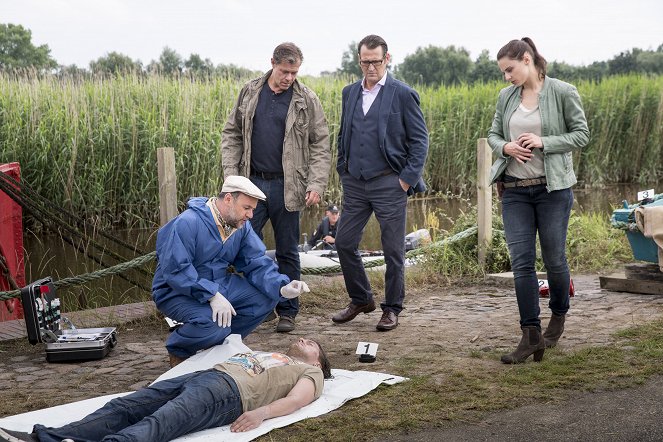 Morden im Norden - Season 4 - Aschenputtel - Filmfotos - Christoph Tomanek, Sven Martinek, Paul Schröder, Ingo Naujoks, Julia E. Lenska