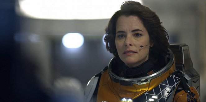 Lost in Space - Season 1 - Danger, Will Robinson - Photos - Parker Posey