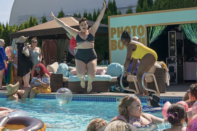 Shrill - Pool Party - Film - Lolly Adefope
