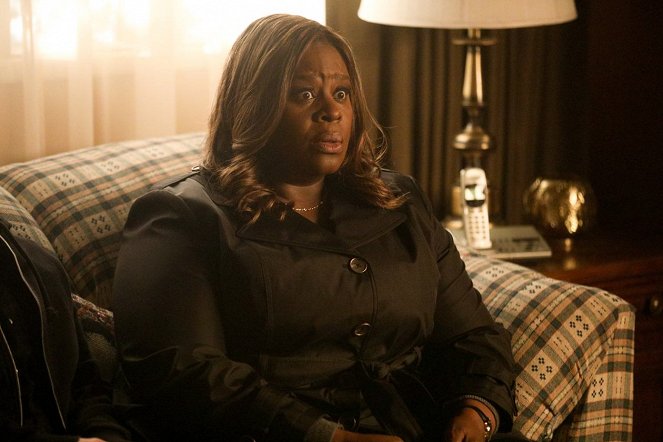 Good Girls - You Have Reached the Voicemail of Leslie Peterson - Van film - Retta