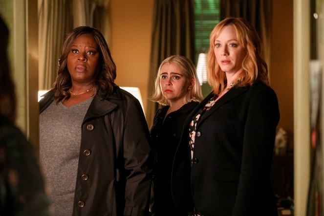 Good Girls - You Have Reached the Voicemail of Leslie Peterson - Van film - Retta, Mae Whitman, Christina Hendricks