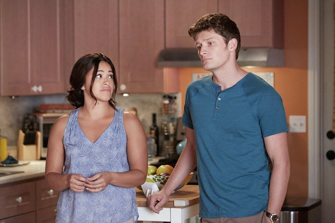 Jane the Virgin - Chapter Forty-Eight - Photos - Gina Rodriguez, Brett Dier
