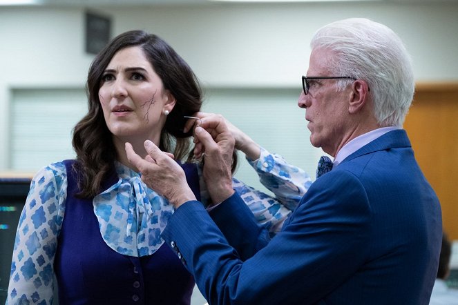 The Good Place - Season 3 - Janet(s) - Photos - D'Arcy Carden, Ted Danson