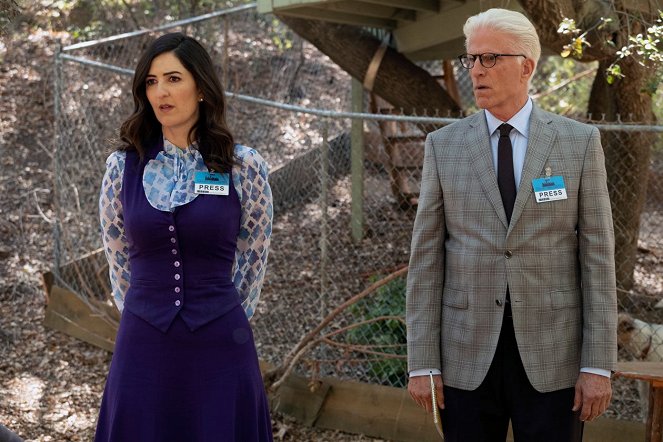 The Good Place - Season 3 - Don't Let The Good Life Pass You By - Photos - D'Arcy Carden, Ted Danson