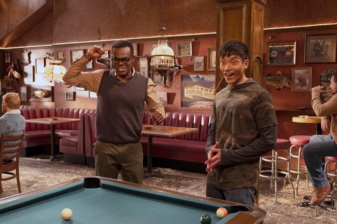 The Good Place - Don't Let The Good Life Pass You By - Photos - William Jackson Harper, Manny Jacinto