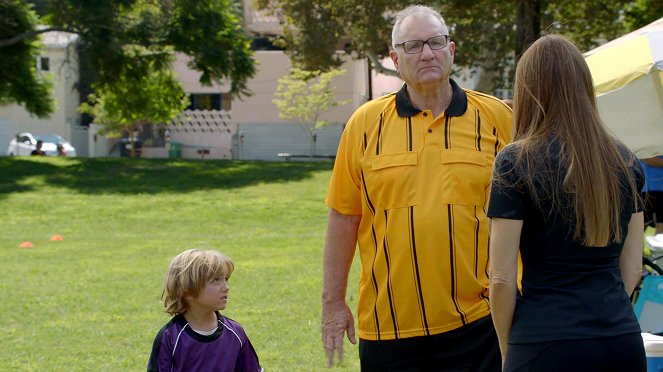 Modern Family - Season 10 - Did the Chicken Cross the Road? - Photos - Jeremy Maguire, Ed O'Neill