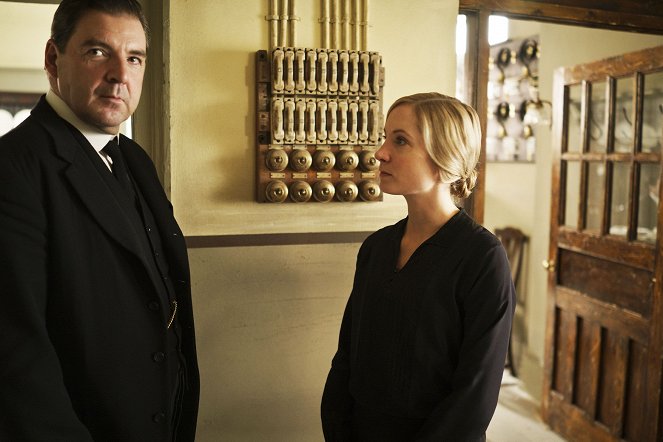 Downton Abbey - Season 4 - Schatten des Todes - Filmfotos - Brendan Coyle, Joanne Froggatt