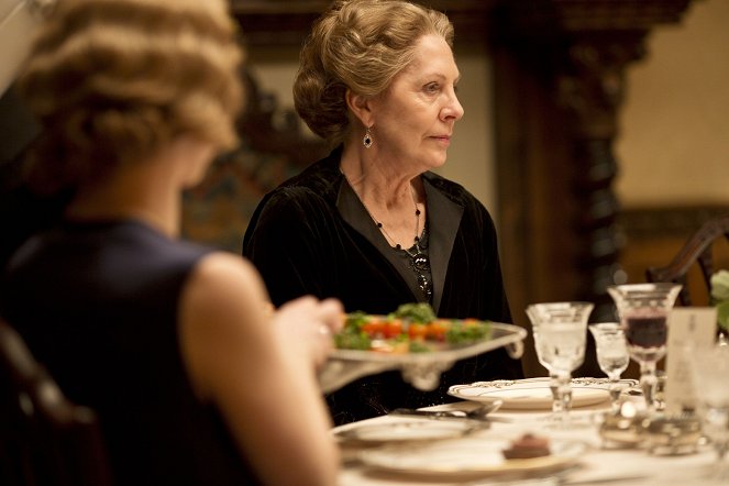 Downton Abbey - Season 4 - Episode 2 - Van film - Penelope Wilton