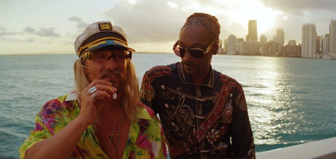 Plážový povaleč - Z filmu - Matthew McConaughey, Snoop Dogg