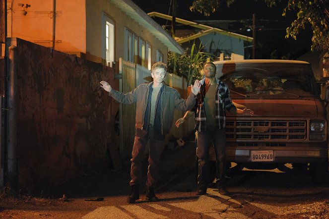 The Rookie - Homefront - Van film - Charles Baker, Caleb Castille