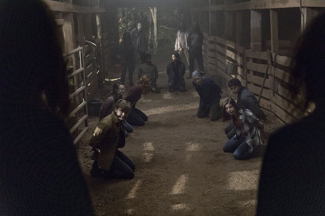 The Walking Dead - Die Ruhe davor - Filmfotos - Matt Lintz, Katelyn Nacon