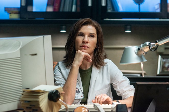 The Hot Zone - Arrival - Photos - Julianna Margulies