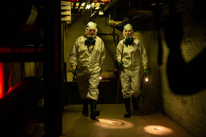 The Hot Zone - Ebola - Cell H - Photos - Liam Cunningham, Julianna Margulies