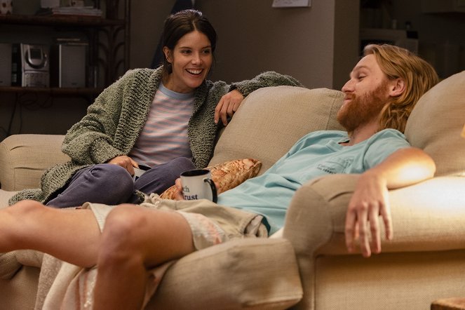 Lodge 49 - Moments of Truth in Service - Z filmu - Sonya Cassidy, Wyatt Russell