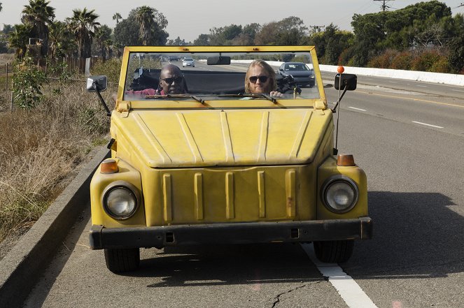 Lodge 49 - Sunday - Van film - Brent Jennings, Wyatt Russell