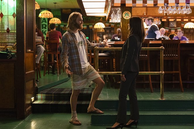 Lodge 49 - Something from Nothing - Filmfotos - Wyatt Russell, Sonya Cassidy