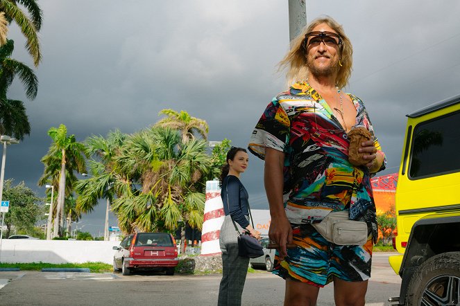 The Beach Bum - Film - Stefania LaVie Owen, Matthew McConaughey